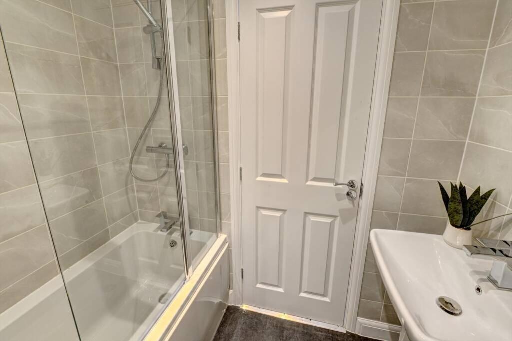 The Stratford Palace Apartment Birmingham Bagian luar foto